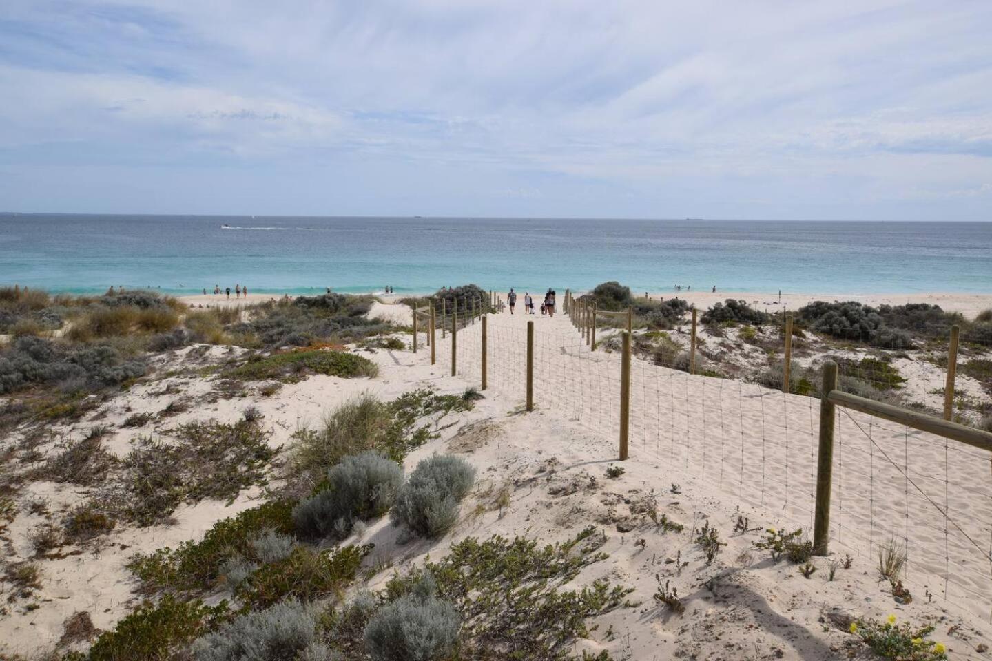 West Beach Lagoon 202 - Quiet & Ground Floor! Perth Esterno foto